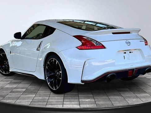 Used 2017 Nissan 370Z NISMO image 4