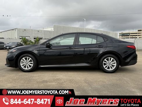 Used 2025 Toyota Camry LE image 6