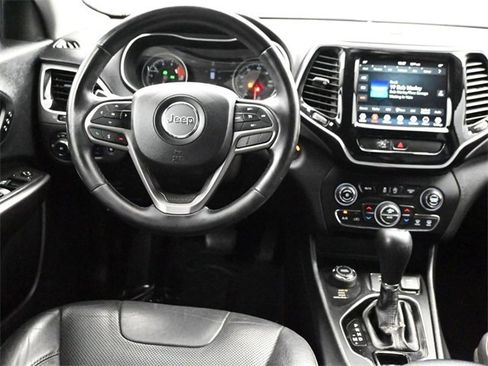 Used 2020 Jeep Cherokee Limited image 18