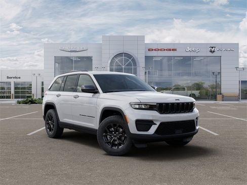 New 2025 Jeep Grand Cherokee Altitude image 5