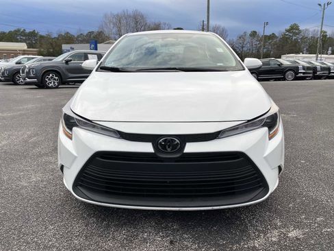 Used 2024 Toyota Corolla LE image 3