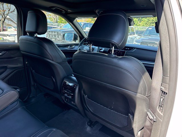 Used 2025 Jeep Grand Cherokee L Altitude AWD/4WD image 30