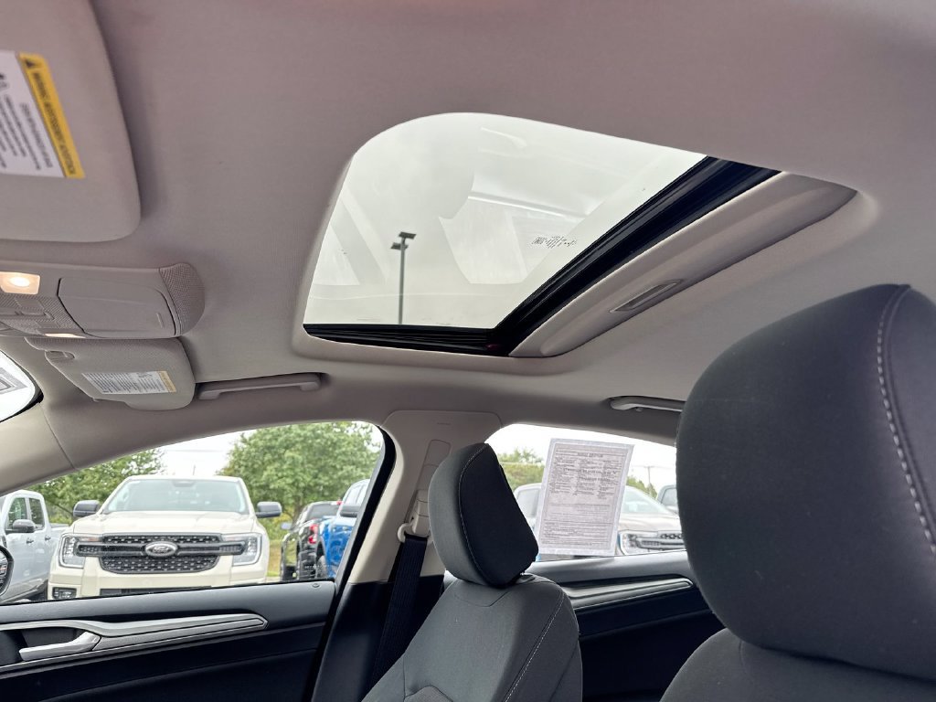 Used 2020 Ford Fusion SE FWD image 19