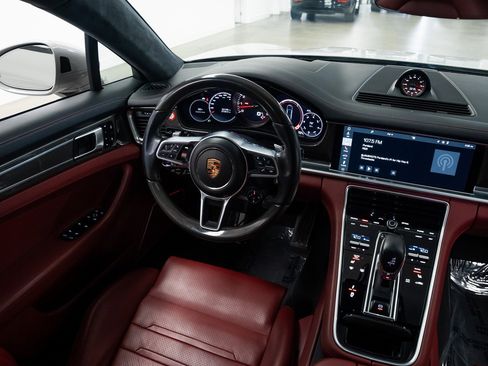 Used 2020 Porsche Panamera GTS image 10