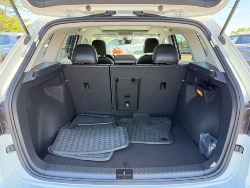 Used 2023 Volkswagen Taos SE w/ Panoramic Sunroof Package AWD/4WD image 13