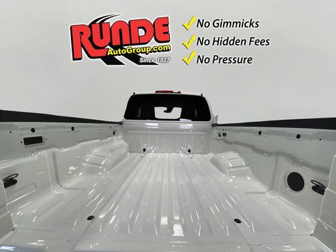 Used 2025 Nissan Frontier SV AWD/4WD image 16
