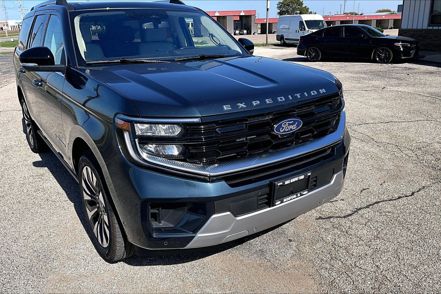 Used 2025 Ford Expedition Platinum w/ Driver's Package AWD/4WD image 4