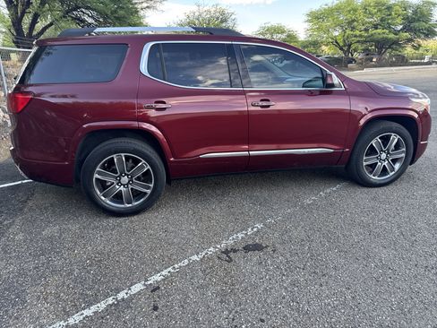 Used 2017 GMC Acadia Denali w/ Technology Package FWD image 8