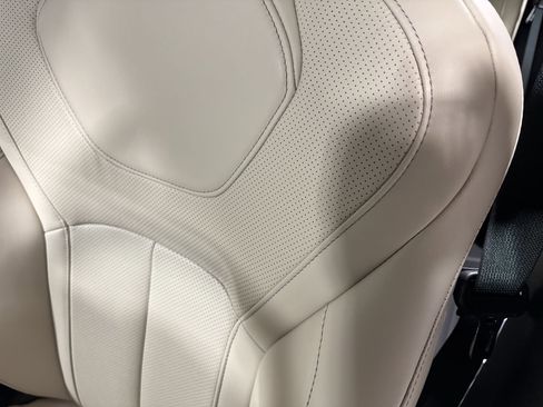 Certified 2025 INFINITI QX60 Sensory image 17