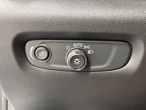Used 2023 Chevrolet Traverse LT AWD/4WD image 32