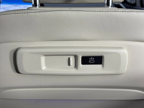 Used 2021 BMW X7 M50i w/ Dynamic Handling Package image 41