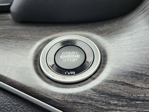 Used 2023 Jeep Grand Cherokee L Limited image 9