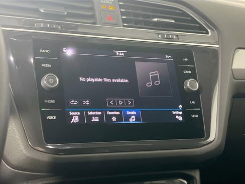 Used 2022 Volkswagen Tiguan SE image 14