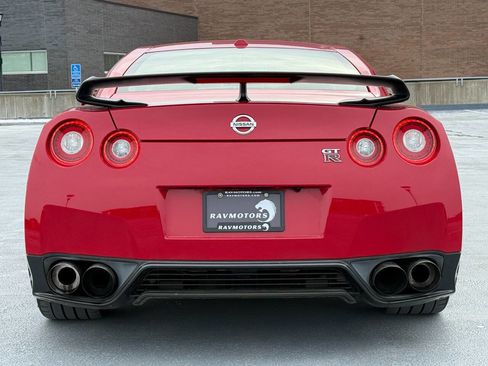 Used 2015 Nissan GT-R Black Edition image 11