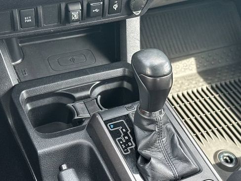 Used 2020 Toyota Tacoma TRD Off-Road AWD/4WD image 23