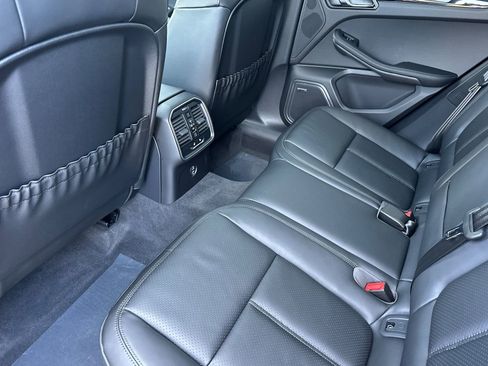 New 2026 Porsche Macan image 15