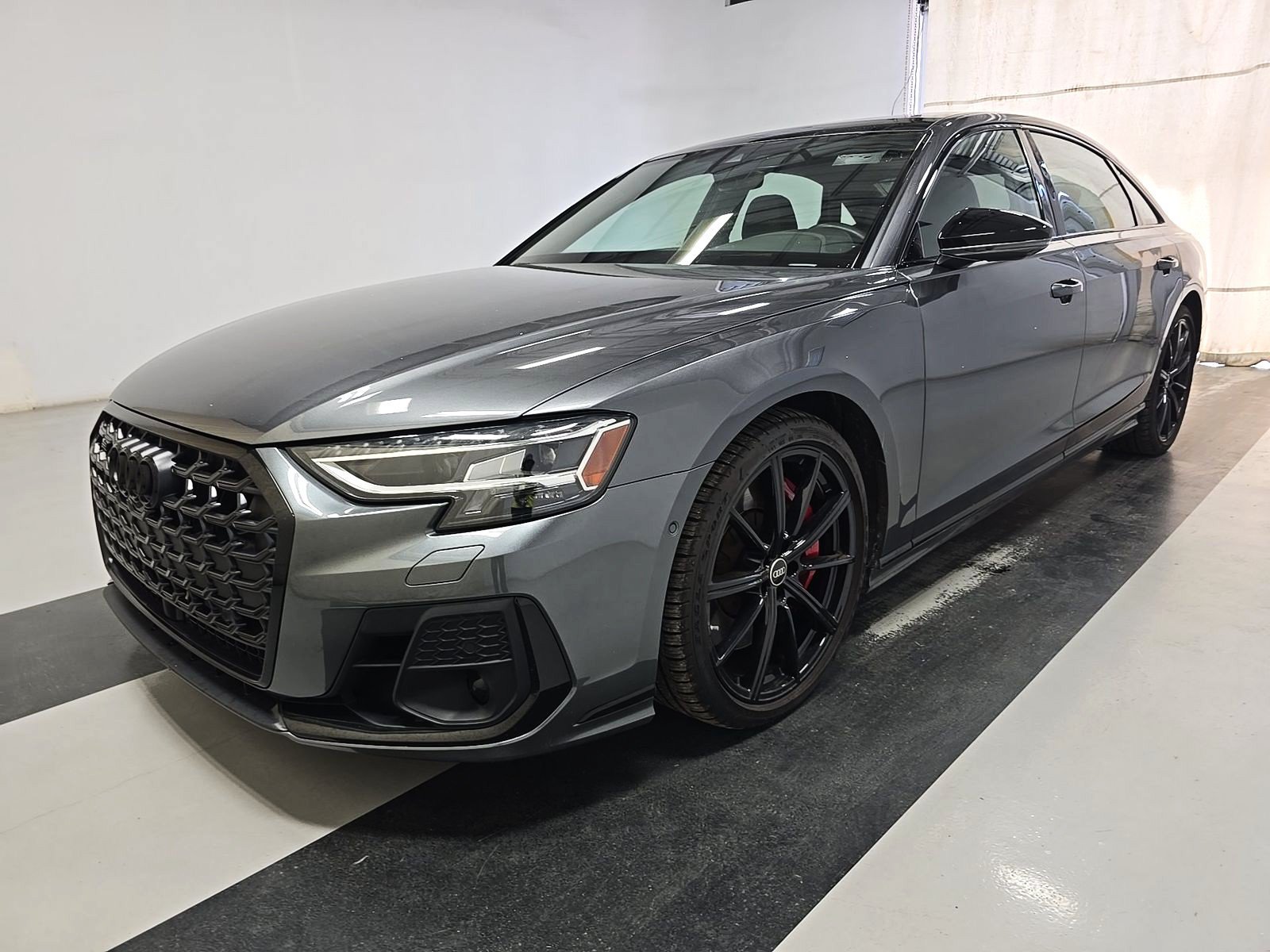 Used 2023 Audi S8 AWD/4WD image 3