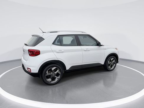 Used 2024 Hyundai Venue SEL image 8