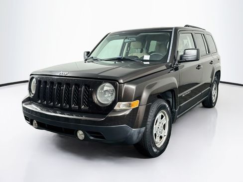 Used 2014 Jeep Patriot Sport w/ Power Value Group FWD image 3