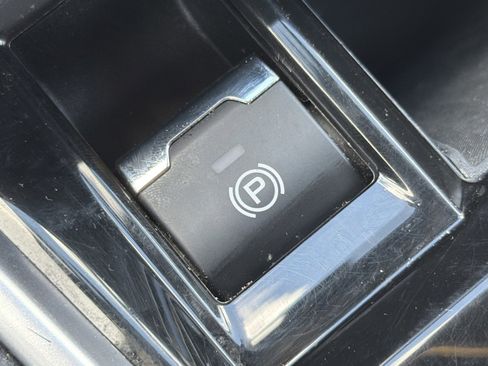 Used 2024 Subaru Outback Premium AWD/4WD image 28