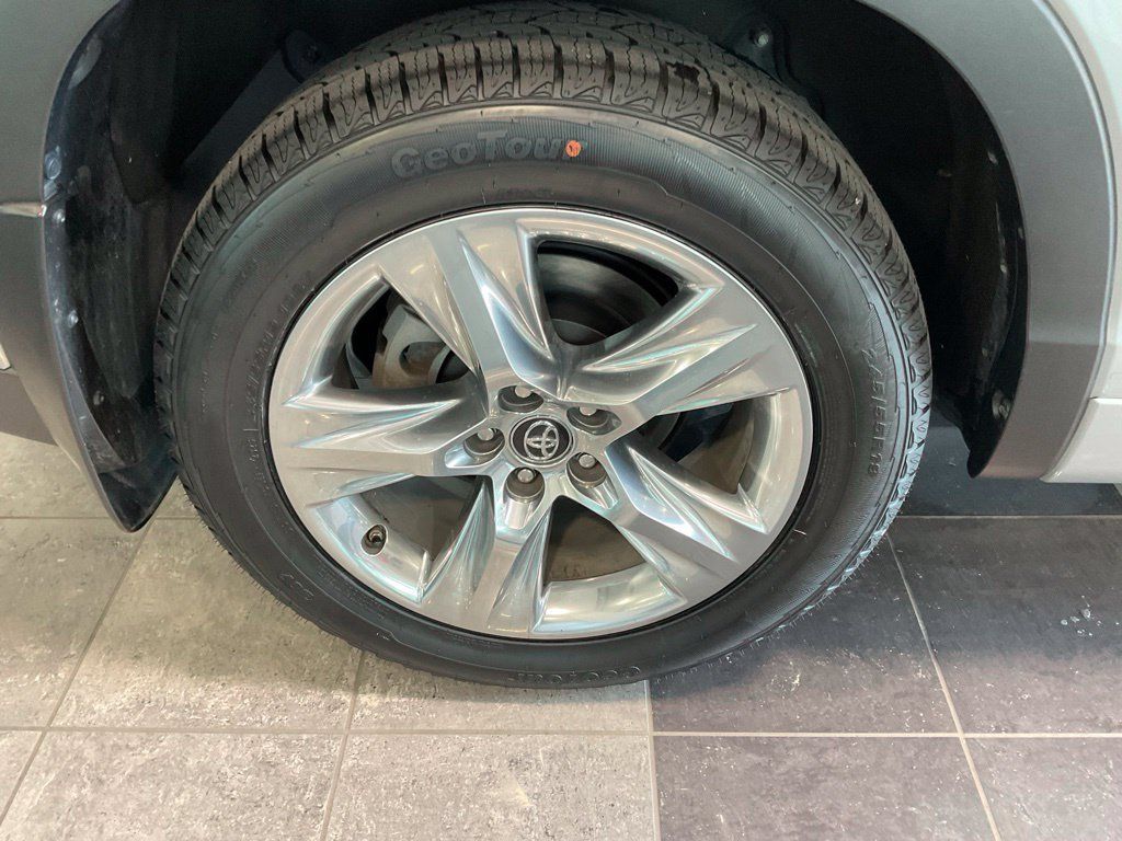 Used 2019 Toyota Highlander Limited AWD/4WD image 7