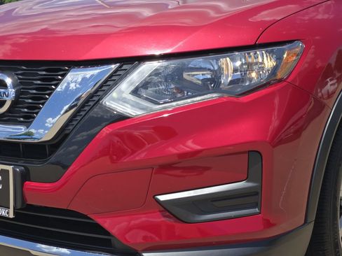 Used 2017 Nissan Rogue SV FWD image 30