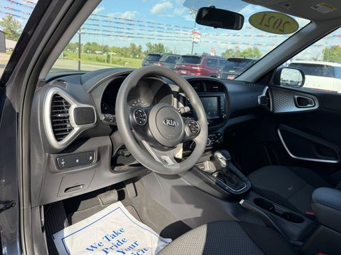 Used 2021 Kia Soul LX FWD image 13