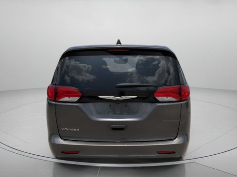 Used 2023 Chrysler Voyager LX FWD image 4