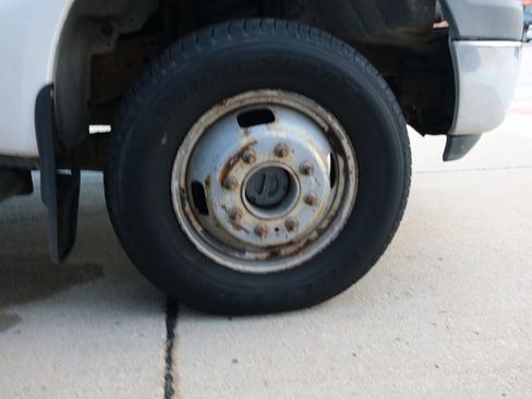 Used 2006 Ford F350 XL image 13