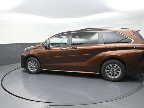 Certified 2022 Toyota Sienna XLE w/ XLE Plus Package AWD/4WD image 54