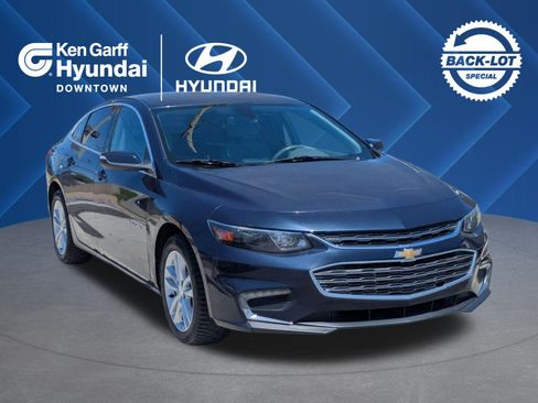 Used 2017 Chevrolet Malibu LT FWD image 1