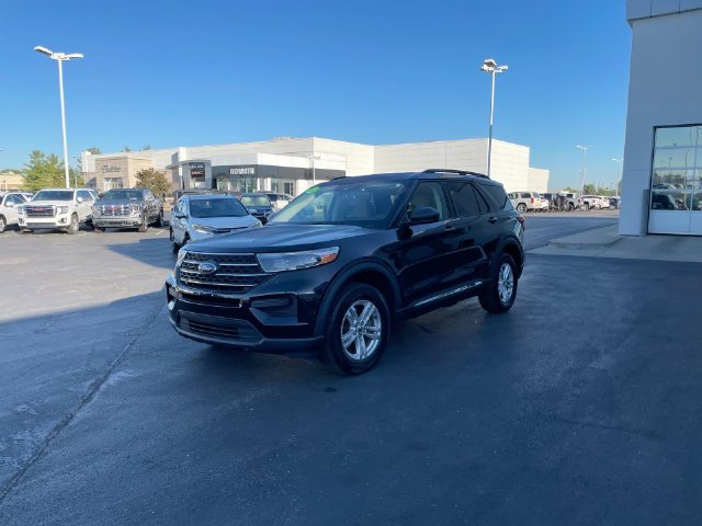 Used 2022 Ford Explorer XLT AWD/4WD image 2