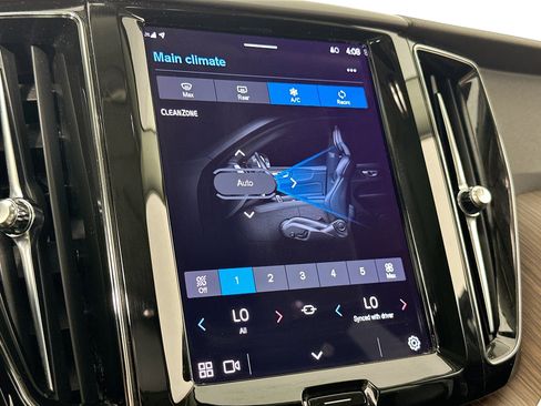 Used 2022 Volvo XC60 B5 Momentum w/ Protection Package Premier image 15