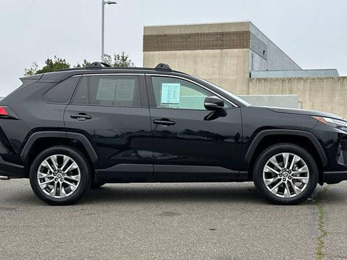 Used 2023 Toyota RAV4 XLE Premium image 6