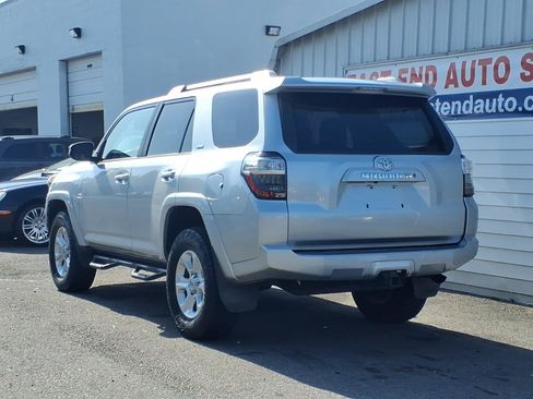 Used 2014 Toyota 4Runner SR5 AWD/4WD image 3