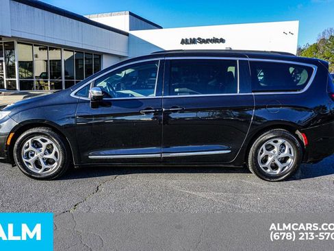 Used 2023 Chrysler Pacifica Limited image 7