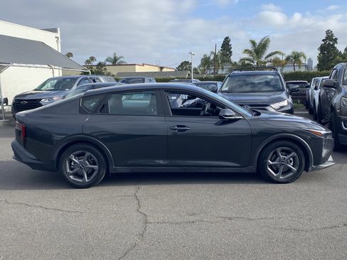 Used 2025 Kia K4 FWD image 2