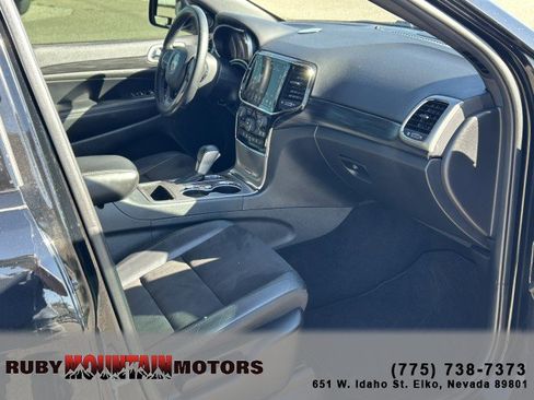 Used 2020 Jeep Grand Cherokee Altitude AWD/4WD image 25