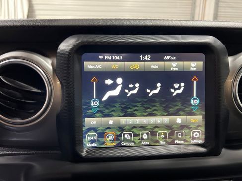 Used 2021 Jeep Wrangler Unlimited Sahara w/ Uconnect 4C Nav & Sound Group AWD/4WD image 31