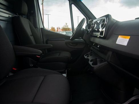 Used 2025 Mercedes-Benz Sprinter 4500 image 30