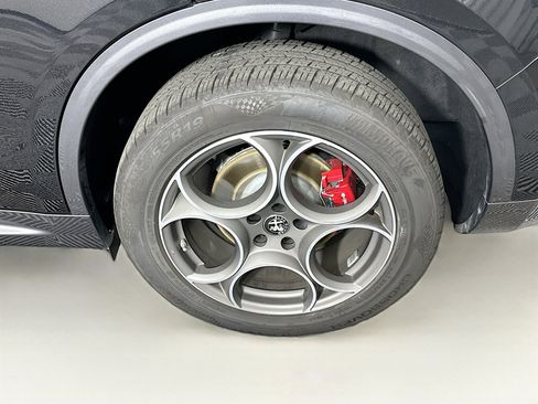 Used 2022 Alfa Romeo Stelvio Ti image 11