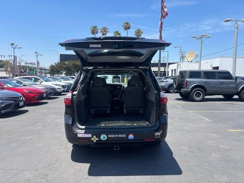 Used 2015 Toyota Sienna XLE Premium AWD/4WD image 12