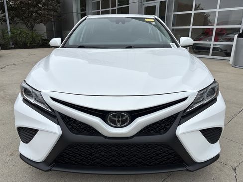 Used 2019 Toyota Camry SE FWD image 5