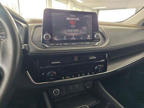 Used 2021 Nissan Rogue SV w/ Premium Package image 31