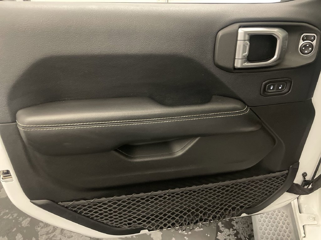Used 2018 Jeep Wrangler Unlimited Sahara AWD/4WD image 16
