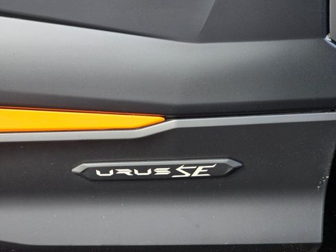 Used 2025 Lamborghini Urus SE AWD/4WD image 36