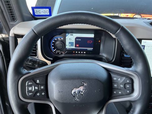 Used 2023 Ford Bronco Wildtrak image 20