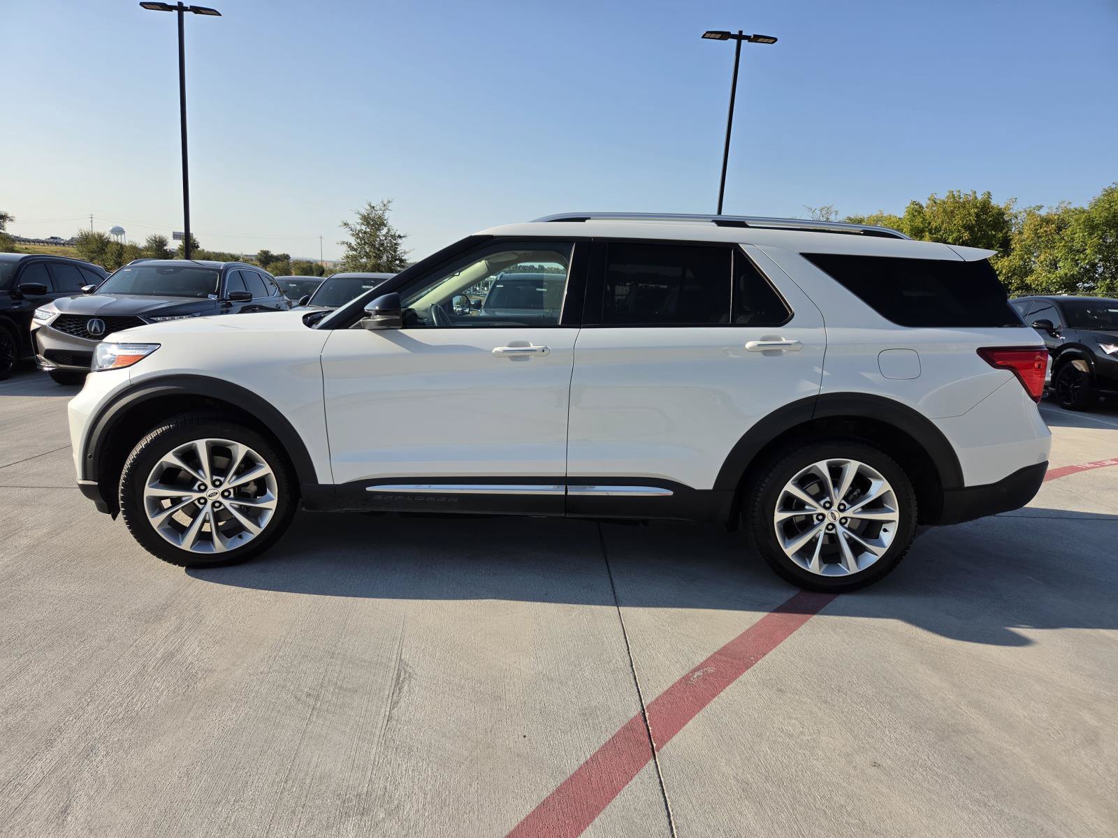 Used 2021 Ford Explorer Platinum w/ Equipment Group 601A AWD/4WD image 3