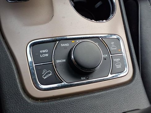 Used 2015 Jeep Grand Cherokee Overland w/ Advanced Technology Group image 28