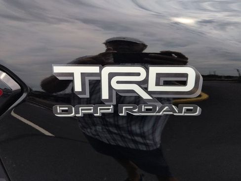 Certified 2025 Toyota Tacoma TRD Off-Road AWD/4WD image 12